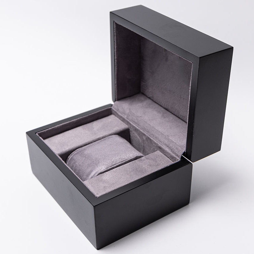 TC-001 Caja para un reloj acolchado de madera