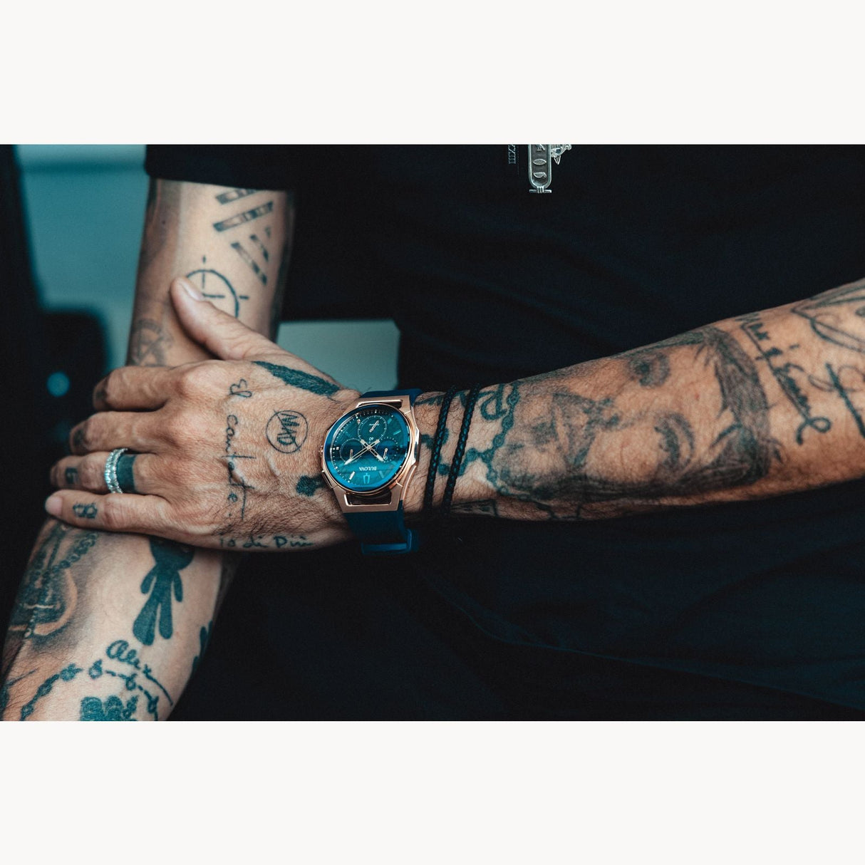 97A185 Reloj Bulova Curv Marc Anthony de hombre banda de resina