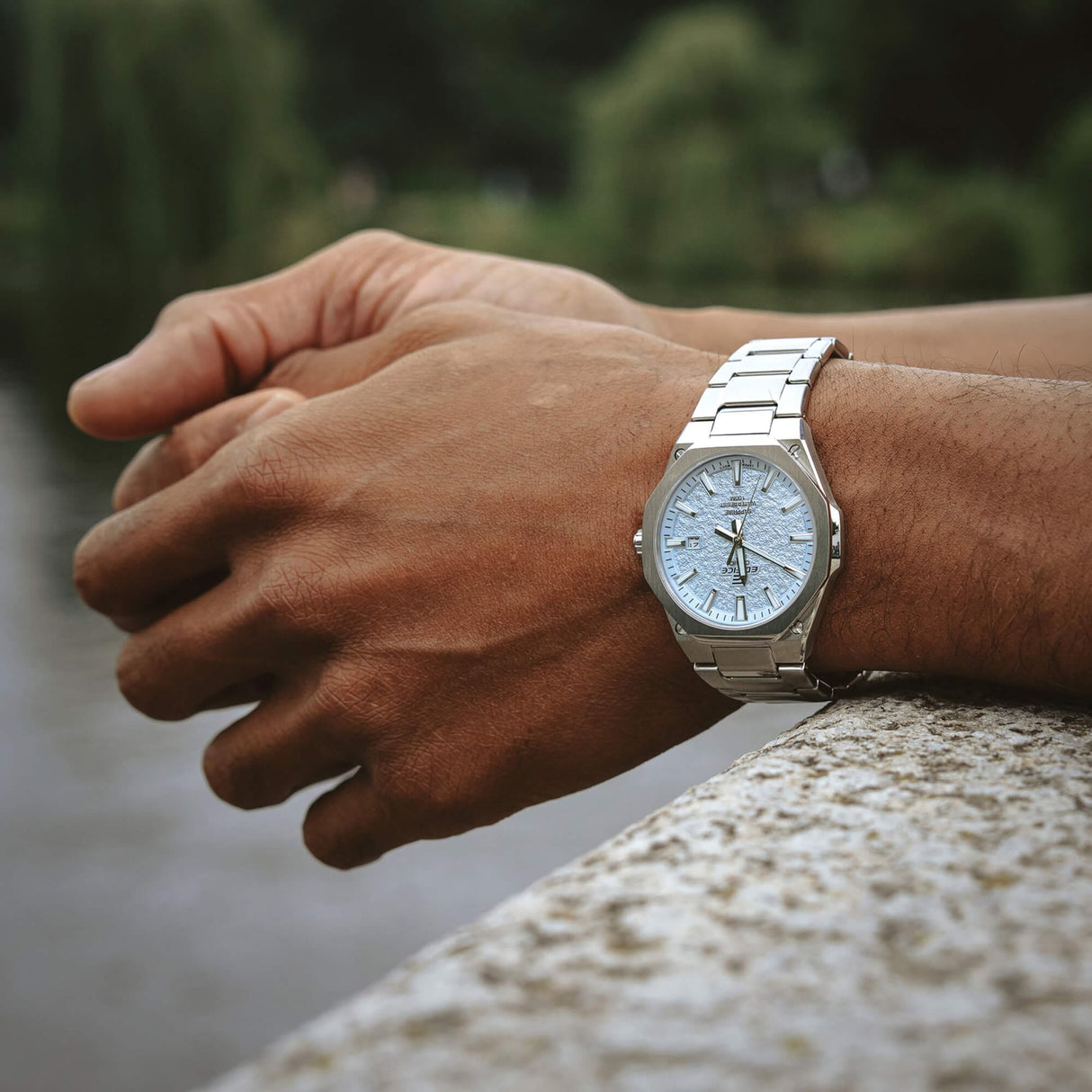 EFR-S108DE-2AV Reloj Edifice de hombre banda de metal cristal zafiro