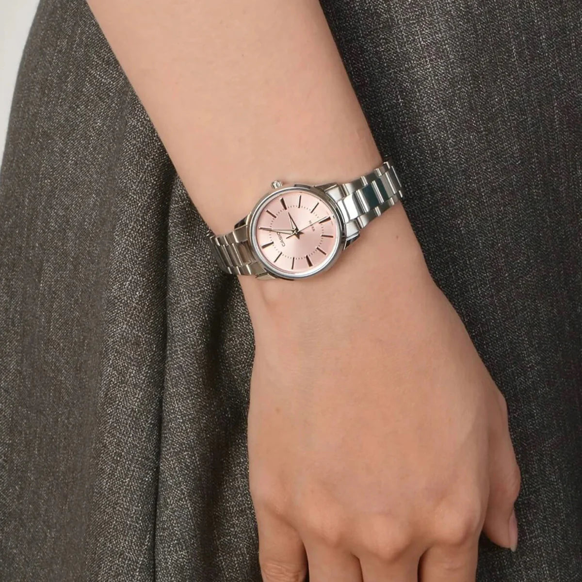 LTP-1335D-4AV Reloj Casio de dama banda de metal