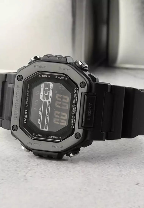 MWD-110HB-1BV Reloj Casio Digital Illuminator para Caballero con Correa de Caucho y 10 Años de Batería