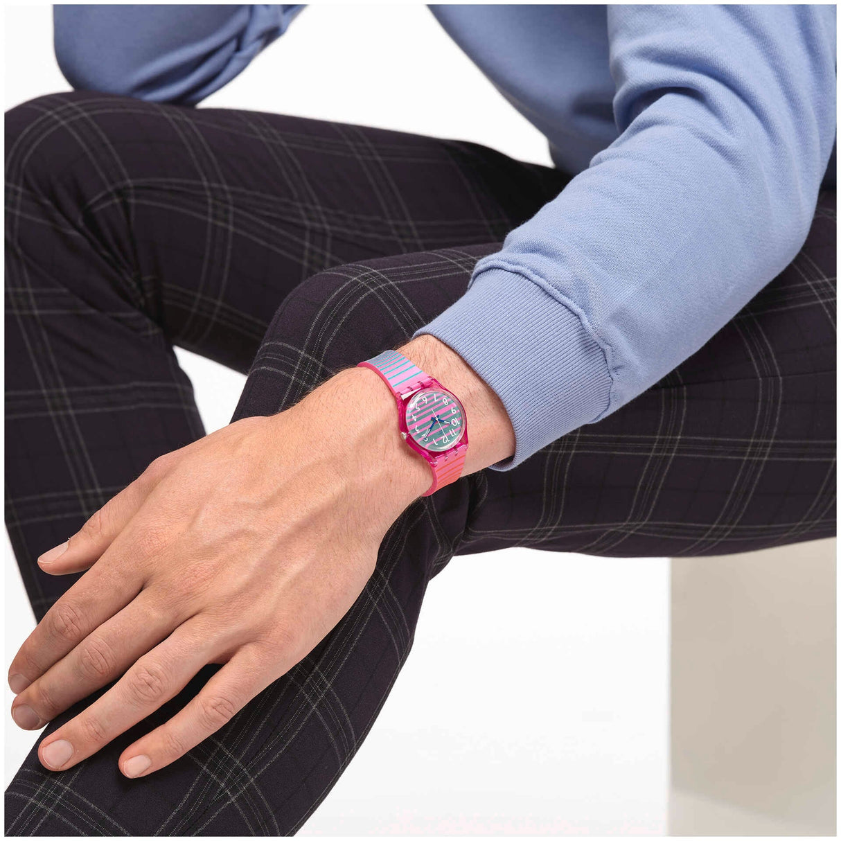 SO28P105 Reloj Swatch Electrifying Summer unisex banda de silicona