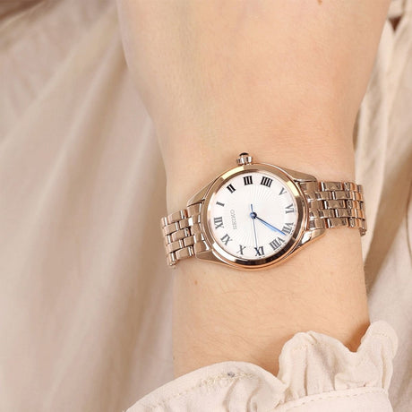 SUR332P1 Reloj Seiko Classic de mujer pulsera de metal