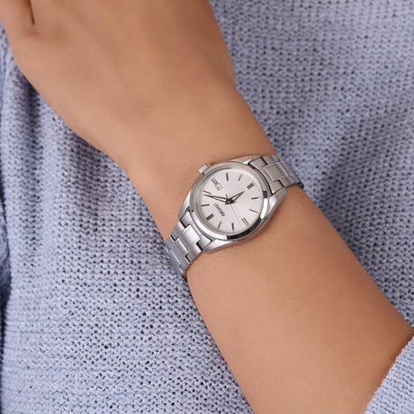 SUR633P1 Seiko reloj de dama pulsera de metal