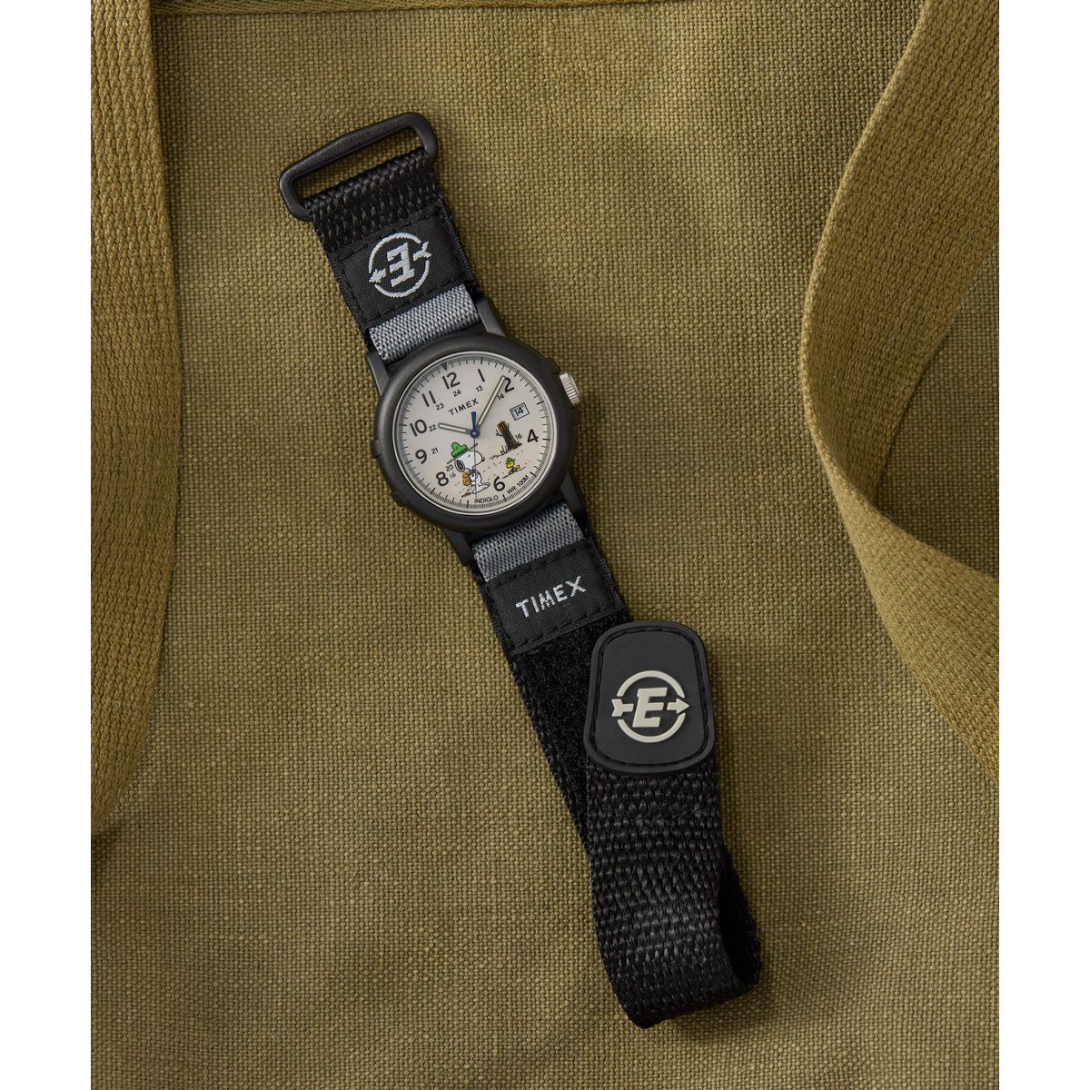 TW4B29100 Timex Expedition x Snoopy de caballero pulsera de tela