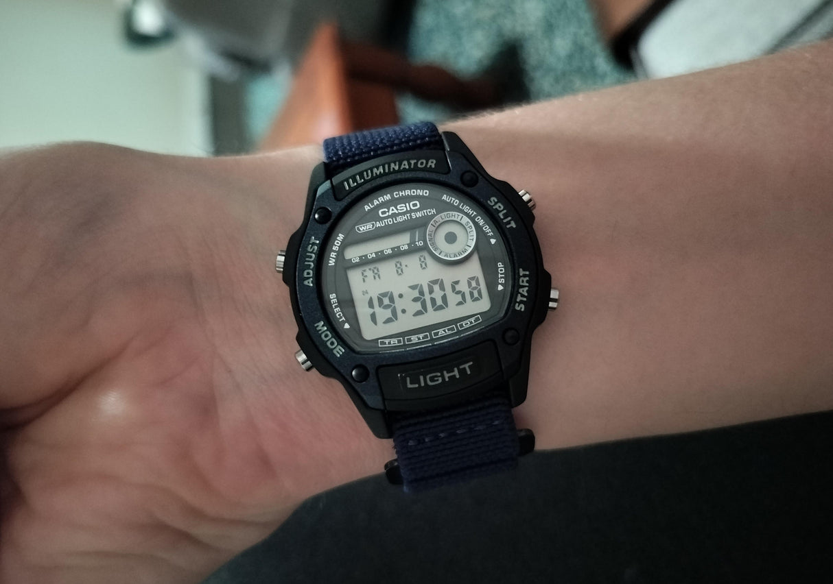 W-220HF-2AVCF Reloj Casio Digital de caballero banda de piel