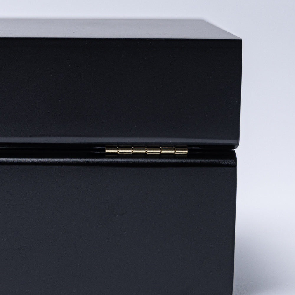 TC-001 Caja para un reloj acolchado de madera