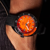 96B350 Reloj Devil Diver de hombre pulsera de caucho 41 mm