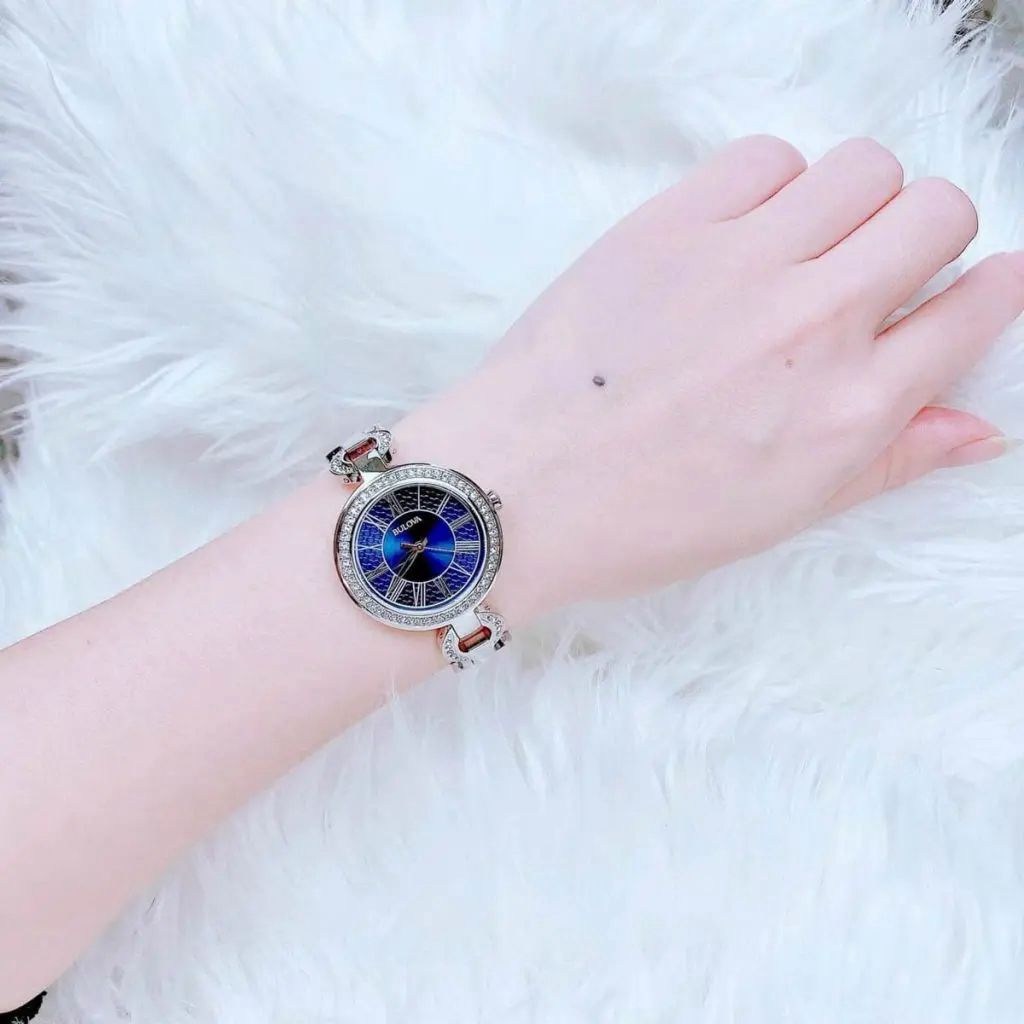 96L303 Reloj Bulova de dama pulsera de metal