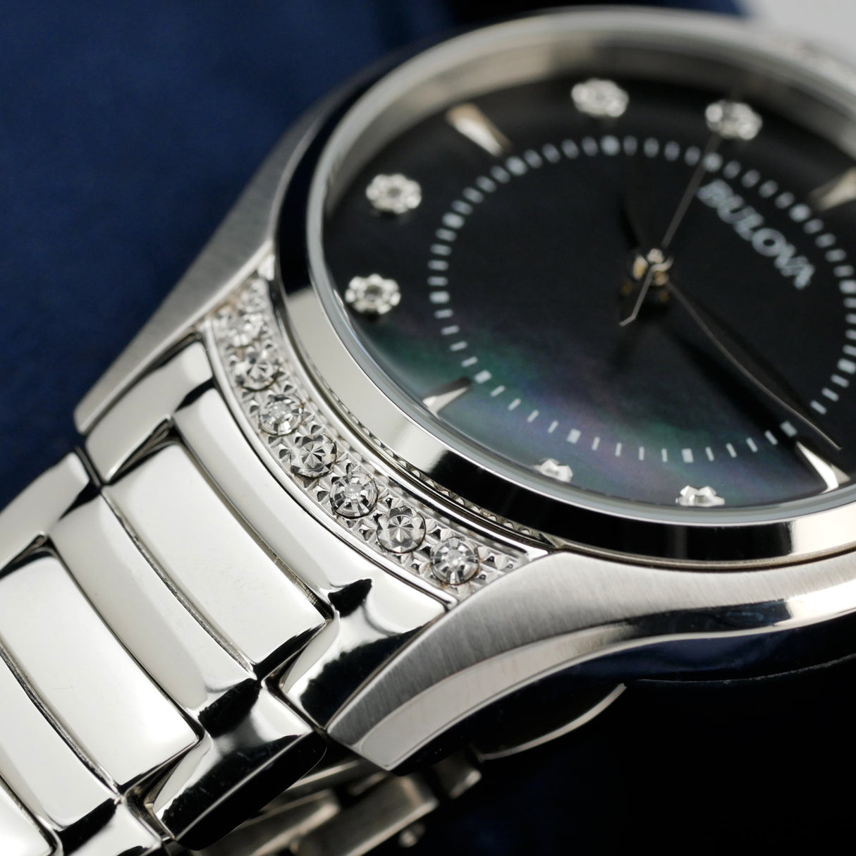 96R242 Reloj Bulova Diamond Classic de dama pulsera de metal 31 mm