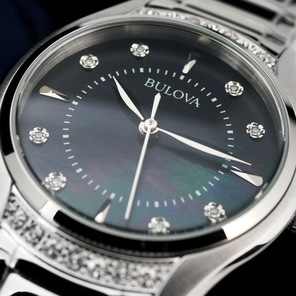 96R242 Reloj Bulova Diamond Classic de dama pulsera de metal 31 mm