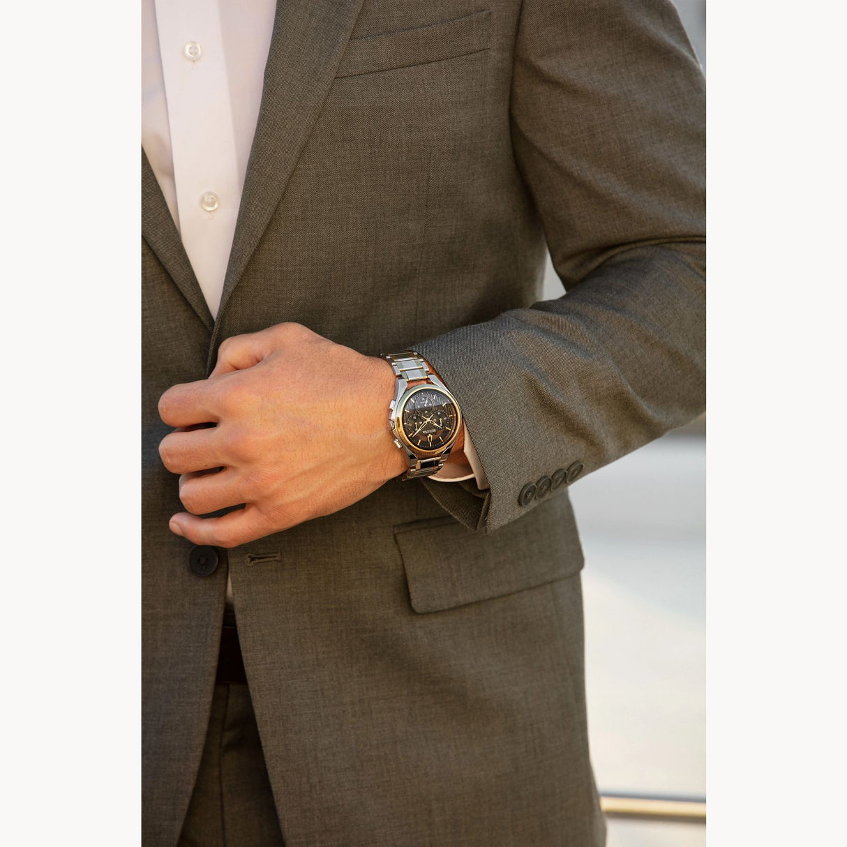 98A301 Bulova Curv de hombre pulsera de metal