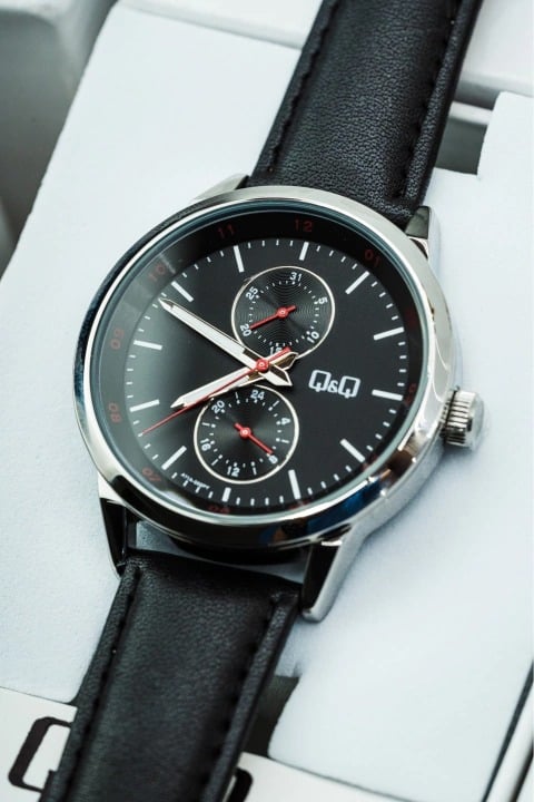 A11A-002PY Reloj QQ para Hombre