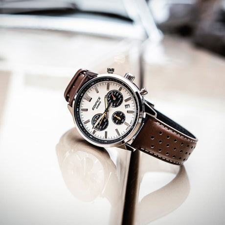 EFR-575L-7A Reloj Edifice de hombre pulsera de cuero 48 mm