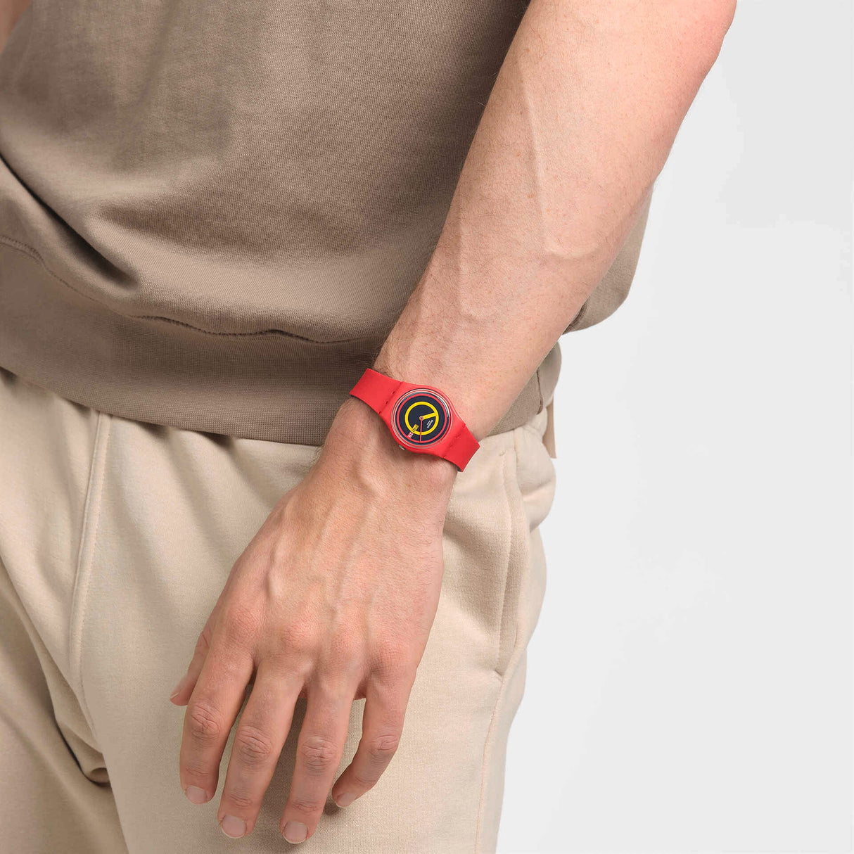 SO28R702 Reloj Swatch Concentric Red unisex banda de caucho