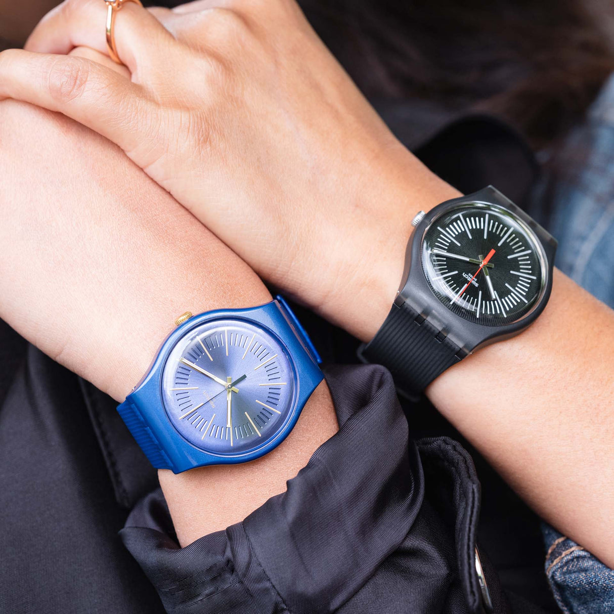 SUON143 Swatch Cyderalblue unisex pulsera de resina
