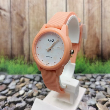 V01A-002VY Reloj QQ para Mujer