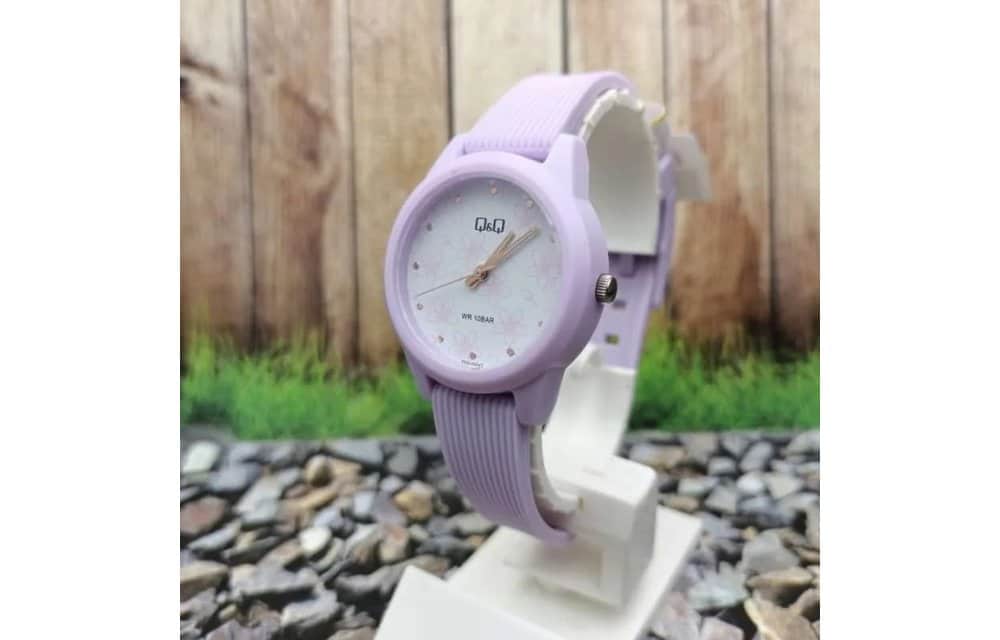 V01A-004VY Reloj QQ para Mujer