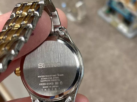 SWR070P1 Reloj Seiko Clásico Análogo para Mujer con Brazalete de Metal