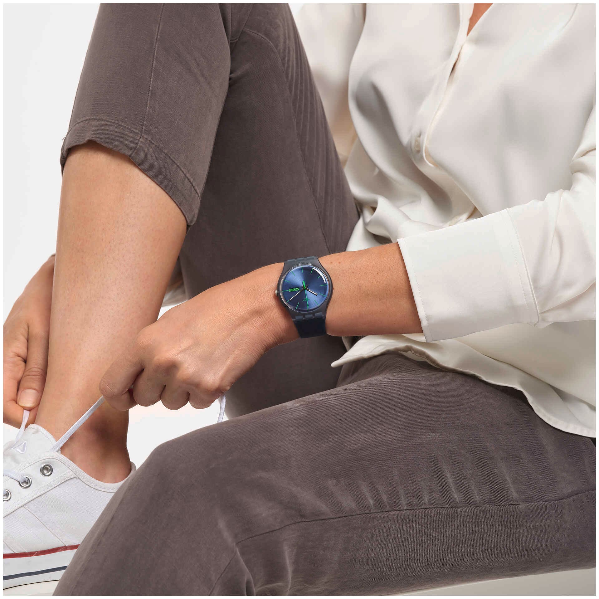  Swatch SUON700 reloj de cuarzo, para hombre, azul marino de  plástico luminoso : Swatch: Ropa, Zapatos y Joyería